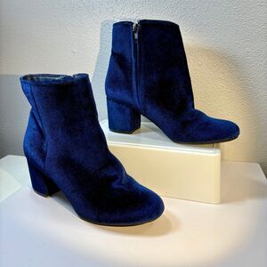 Rebel by Zigi "Nanon" Women's Blue Velvet Block Heel Retro Vibe Boots size 7.5